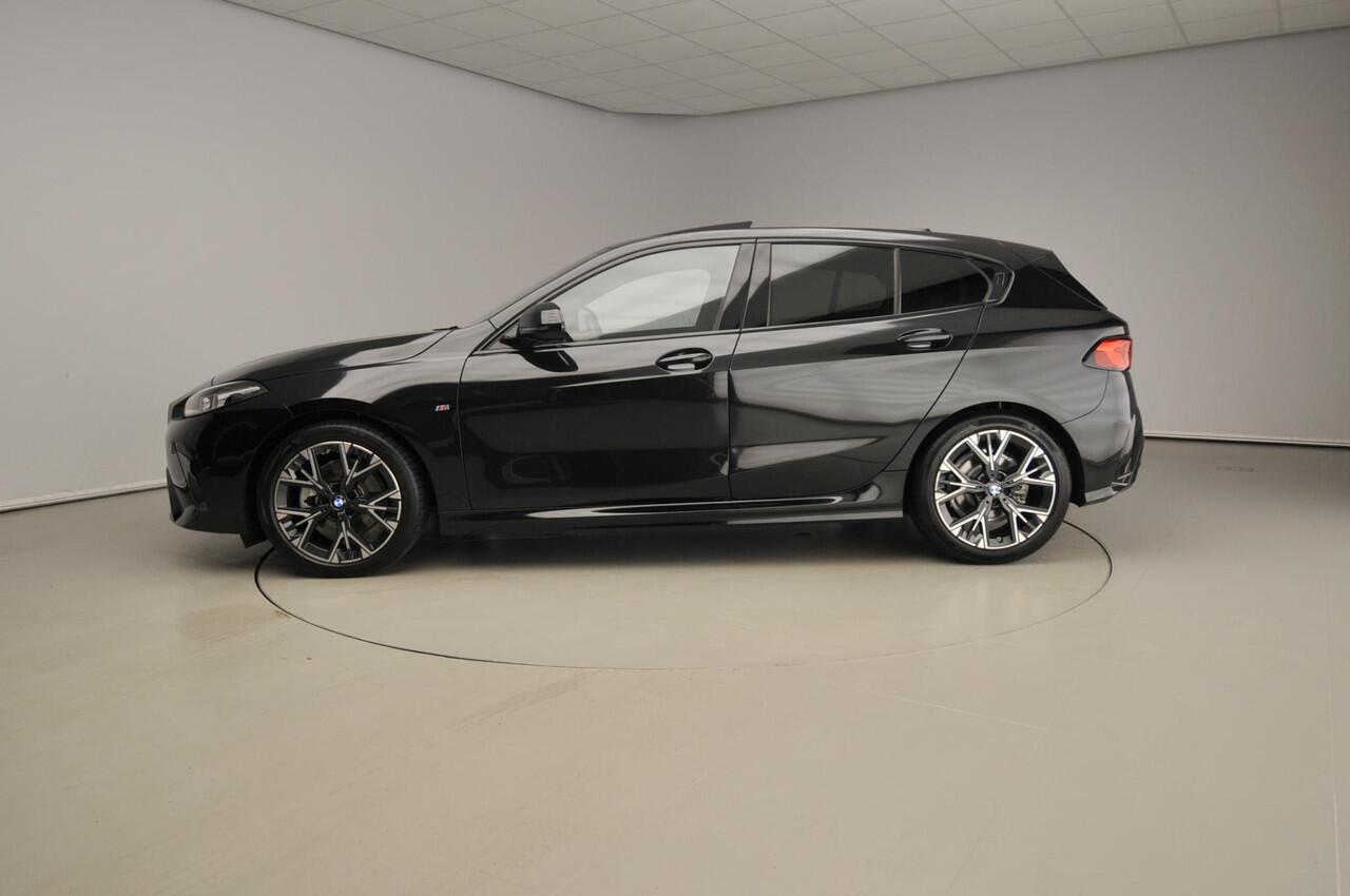 BMW 1-SERIE 120 | M-Sportpakket | LED | Leder | Navigatie | Active cruise | Schuifdak | Keyles go | DAB | Harman-kardon sound | Alu 18 inch