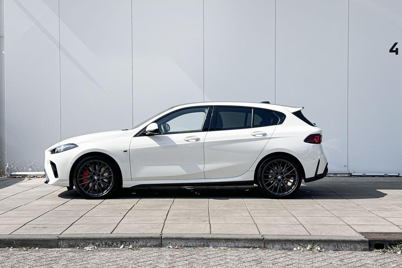 BMW 1-SERIE 120 M-Sport Pro / 19'' / Adaptieve LED koplampen / Stuurwielrandverwarming / Stoelverwarming / Comfort Acces / Getinte ramen