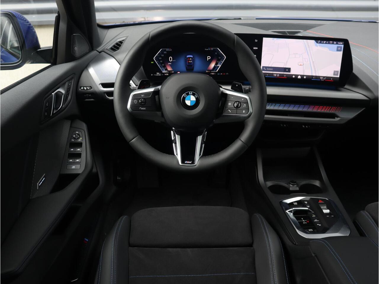 BMW 1-SERIE 5-deurs 120 | M Sportpakket Pro | Premium Pack | Panodak | Harman Kardon | Driving Assistant Plus | Elektr. Achterklep | Comfort Access | 19'' LMV