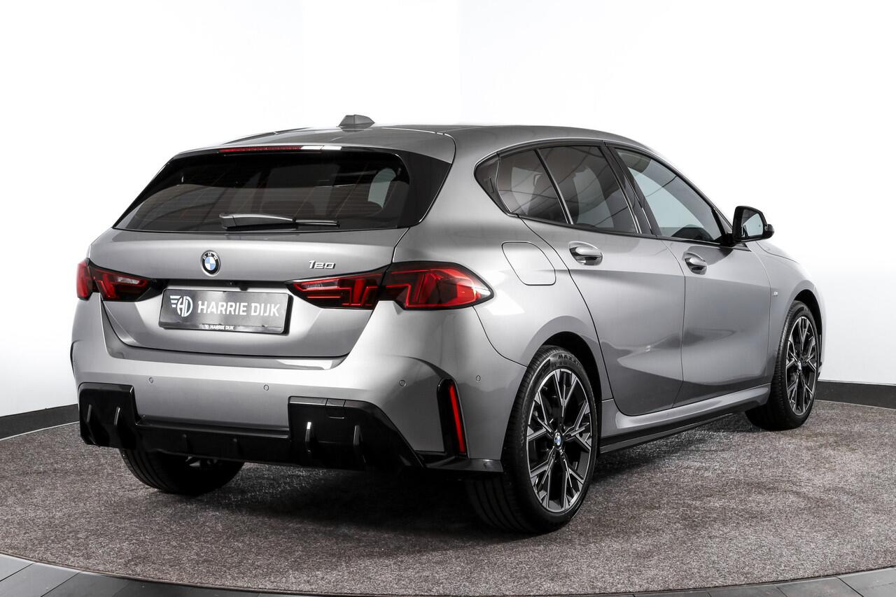 BMW 1-SERIE 120 M Sport | Dig. Cockpit | Adapt. Cruise | Stoelverw. | PDC | Camera | NAV + App. Connect | ECC | DAB | LM 18" | 9811