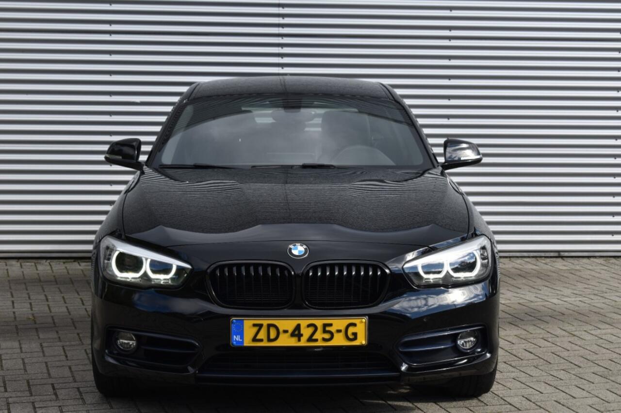 BMW 1-SERIE 116I SPORT LINE EDITION / NL AUTO / NAVI / PDC / SPORTSTOELEN
