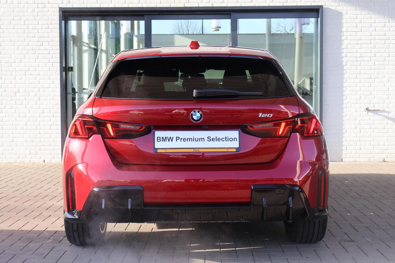 BMW 1-SERIE 120 M Sport Design Edition | Driving Assistant | Voorstoelen Verwarmd | Apple Carplay
