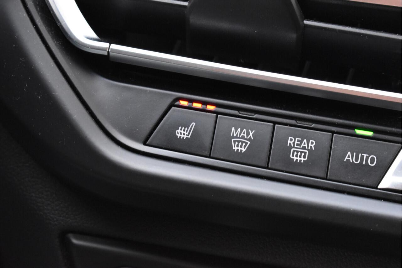 BMW 1-SERIE 118i Executive Sport Cruise, Afn.trekhaak, Stoelverwarming, PDC, Sfeer