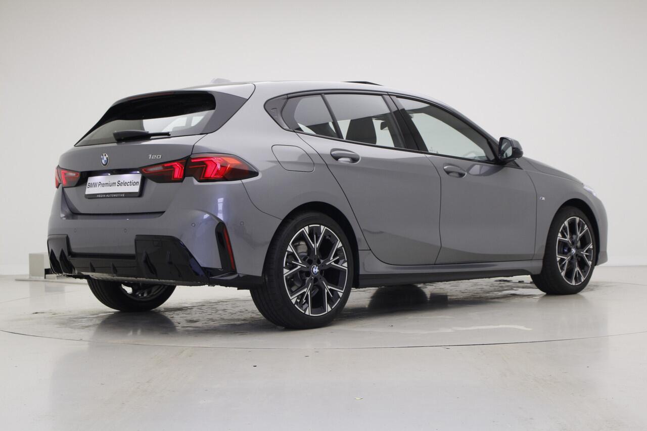 BMW 1-SERIE 120 M-Sport | Panorama | Stoelverwarming | Harman Kardon Premium Pack | BSI 3jr - 40.000 km | Nu voor 37.895,-