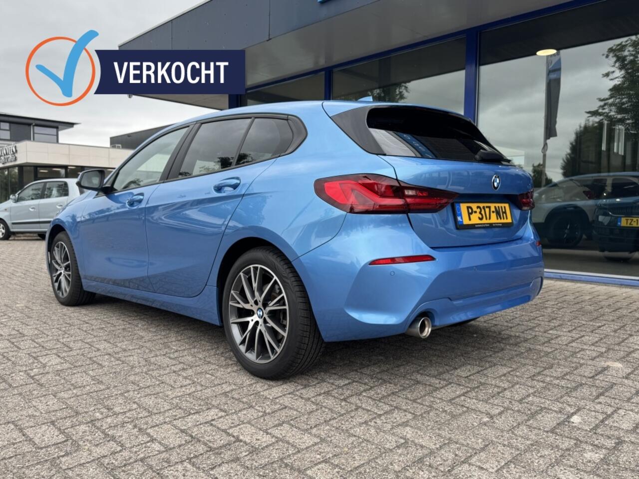 BMW 1-SERIE 118i High Executive| Clima, Cruise, Carplay, Stoelverwarming,