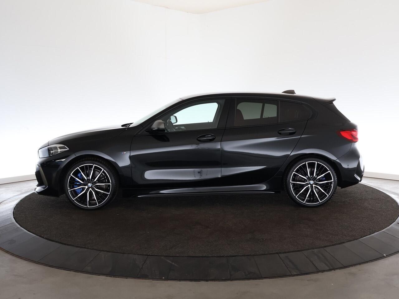 BMW 1-SERIE M135i xDrive High Executive Edition | Leder | H&K | HUD | Camera |*
