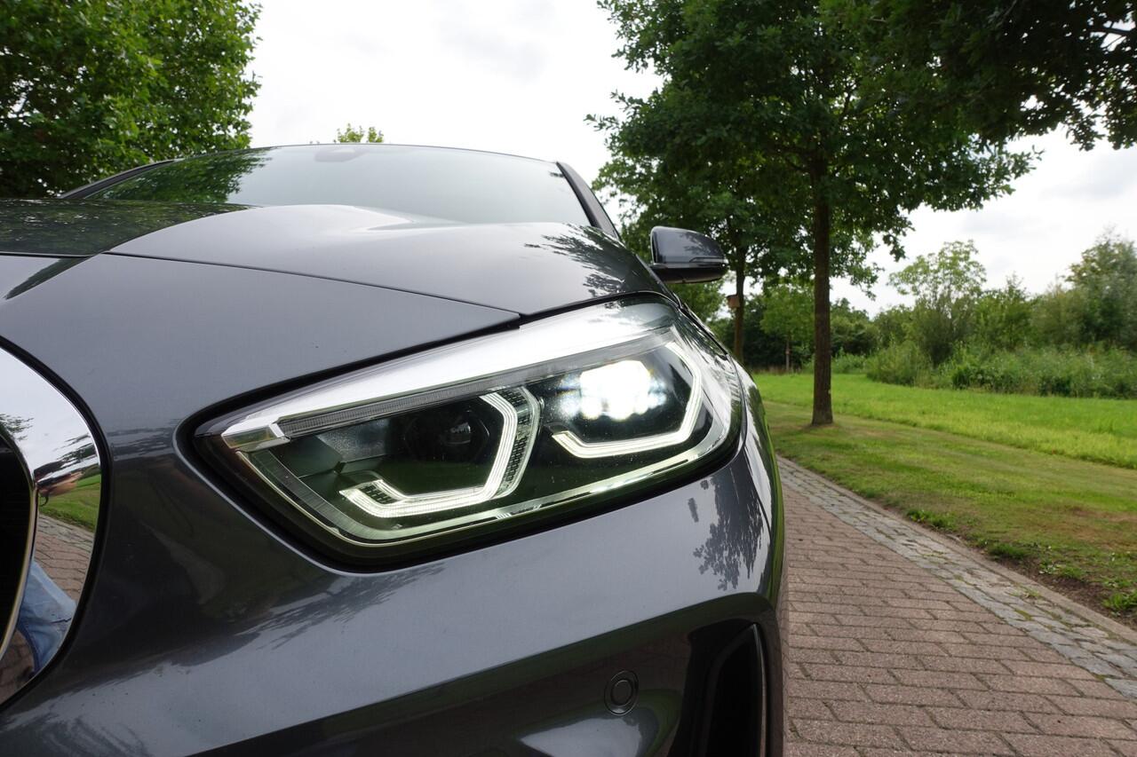 BMW 1-SERIE 118i High Executive M-Sport | Panodak | Stoelverw. | LED | DAB | Camera | BTW |