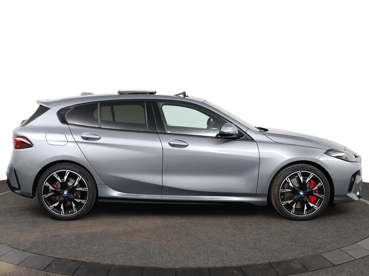 BMW 1-SERIE 120 M Sportpakket Pro | Comfort Access | Panoramadak | Harman-Kardon | M Adaptief onderstel | Adaptieve LED koplampen