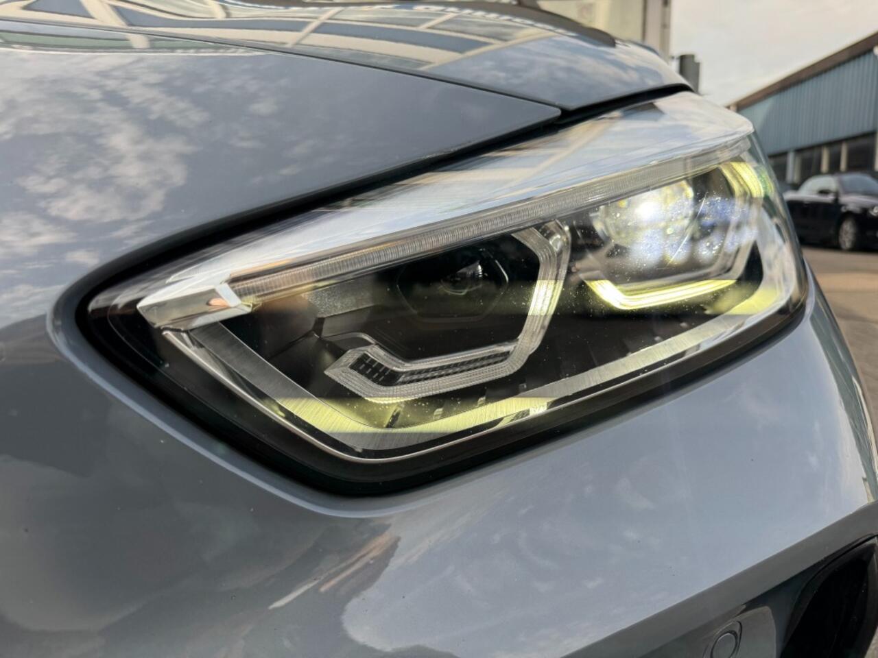 BMW 1-SERIE 118i High Executive I M-sport pakket I Apple Carplay I HUD I Leer