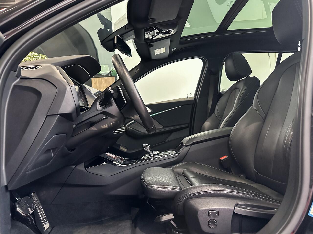 BMW 1-SERIE M135i xDrive High Ex H/K|Schuifdak|Camera|Leder