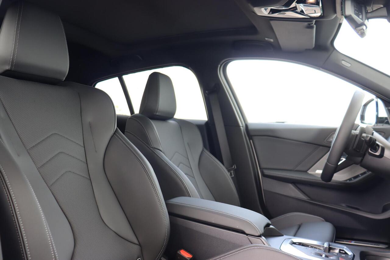 BMW 1-SERIE 120 M Sport Design Edition Stuurrwielverwarming/ Comfort Access/ Achteruitrijcamera/ panoramadak/ Sportstoelen/ Stoelverwarming/ Harman-Kardon