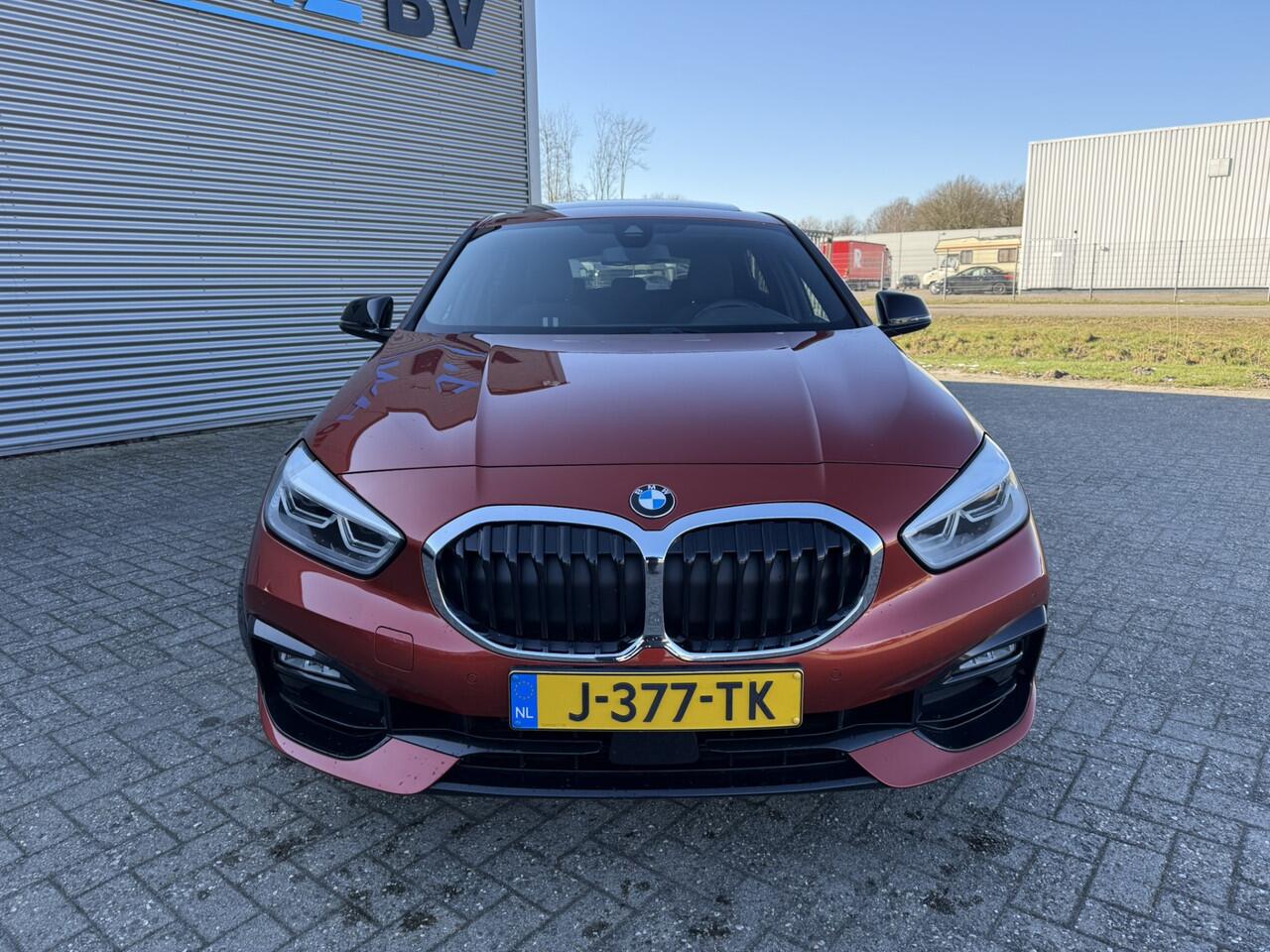 BMW 1-SERIE 118d Executive Edition Sportline LED Panoramadak Carplay Harman-Kardon