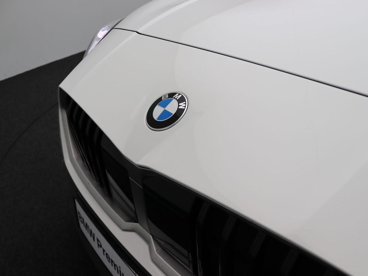 BMW 1-SERIE 120 M Sportpakket | Premium Pack | Achteruitrijcamera | Driving Assistant | Parking Assistant | 18''