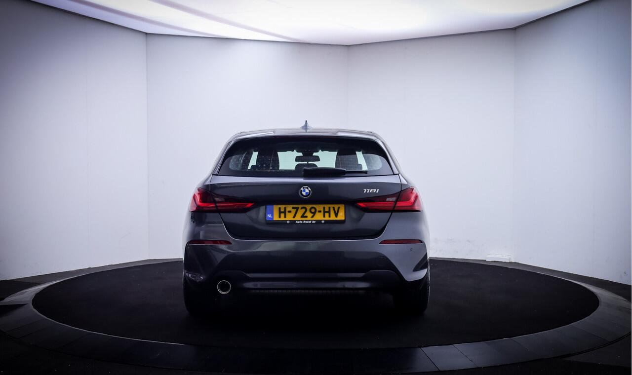BMW 1-SERIE 118iA Executive Edition FULL LED | CARPLAY | NAVI | CLIMA | CRUISE | PDC V+A | LMV