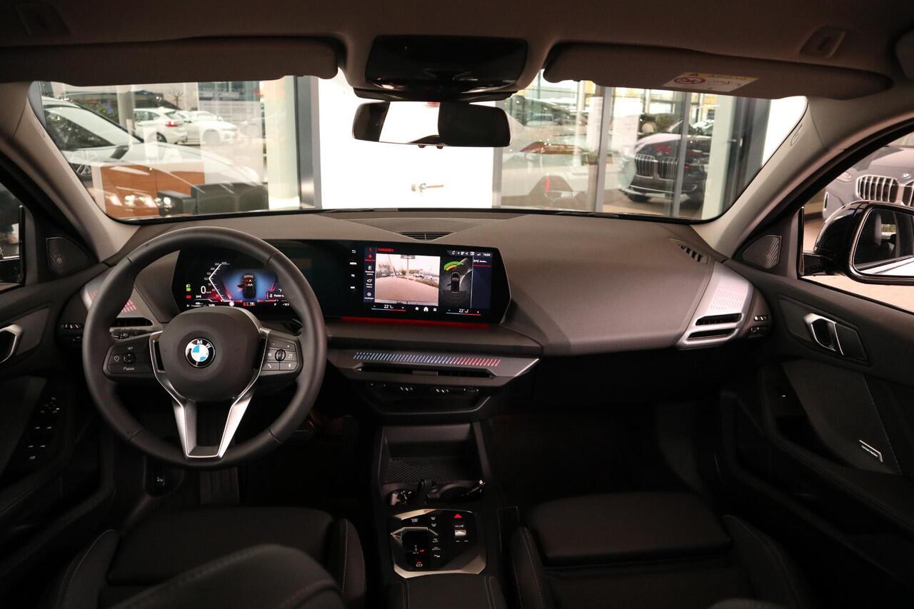 BMW 1-SERIE 5-deurs 120 M Sport Design Edition | Premium Pack | Harman Kardon | Camera | Stoelverwarming | Parkeersensoren | Comfort Access | Parkeersensoren voor en achter