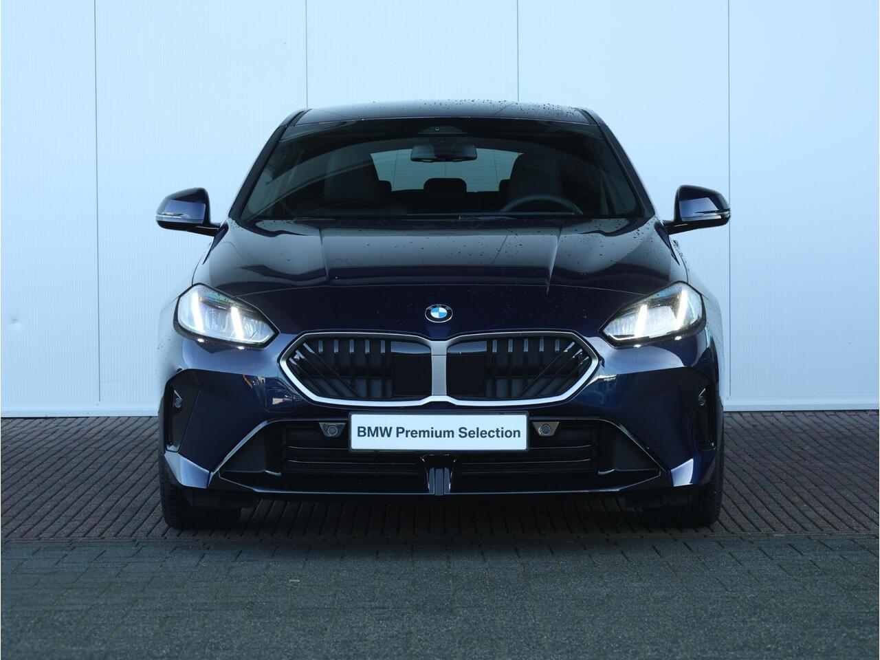 BMW 1-SERIE 120 M Sport Design Edition M Sportpakket/ Stuurwielrand verwarmd/ Achteruitrijcamera/ Getint Glas/ Sportstoelen/ Stoelverwarming/ Driving Assistant