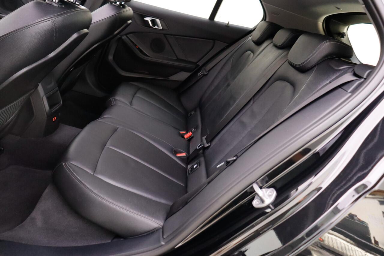 BMW 1-SERIE 118i Executive Edition PANO | FULL LED | LEDER | CARPLAY | NAVI | DAB+ | PDC V+A | LMV 17''