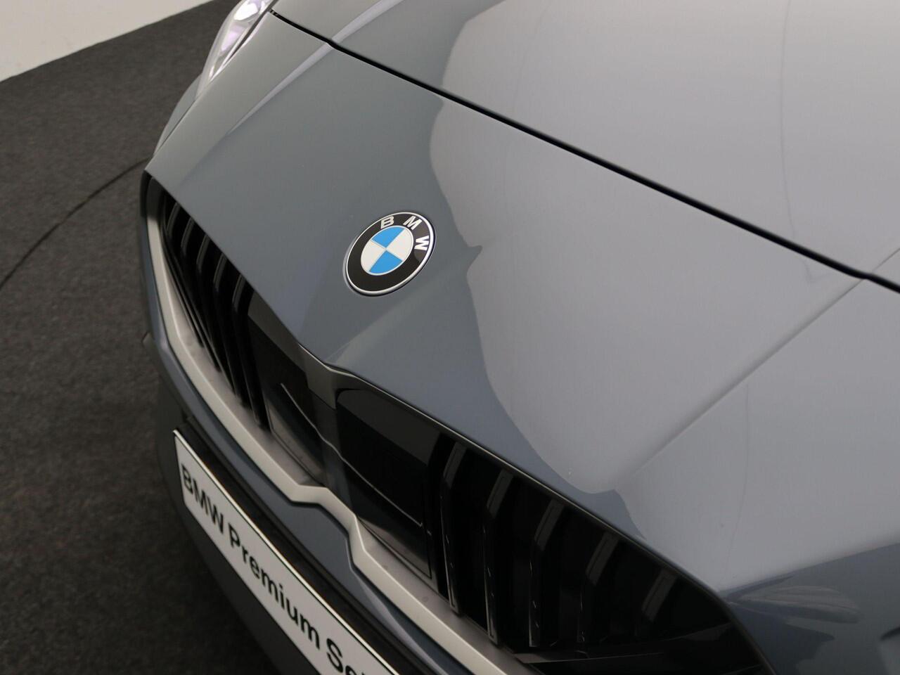 BMW 1-SERIE 120 M Sport Design Edition | Glazen Panoramadak | Driving Assistant Plus | Head-Up Display | Head-Up Display | 18" | Ekris Selection