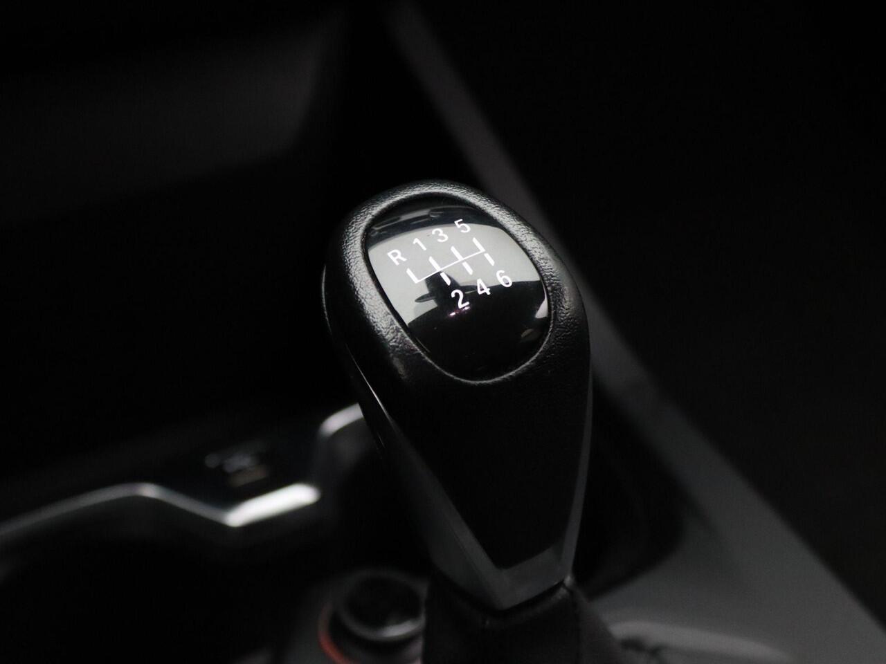 BMW 1-SERIE 5-deurs 118i Executive Edition | PDC | 16"