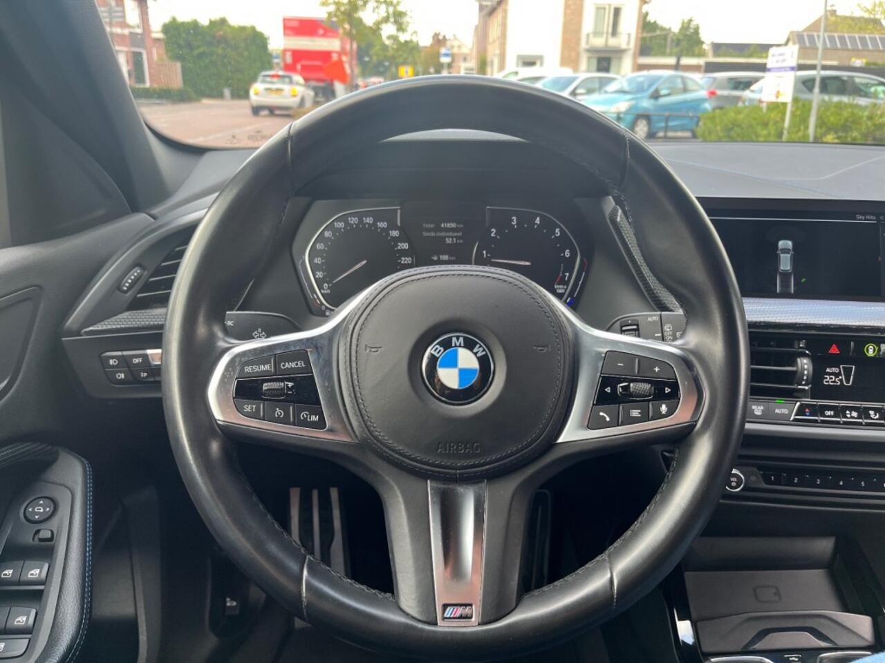 BMW 1-SERIE 120I HIGH EXECUTIVE AUTOMAAT M-PAKKET / NAVI / DAB / 17'' LMV
