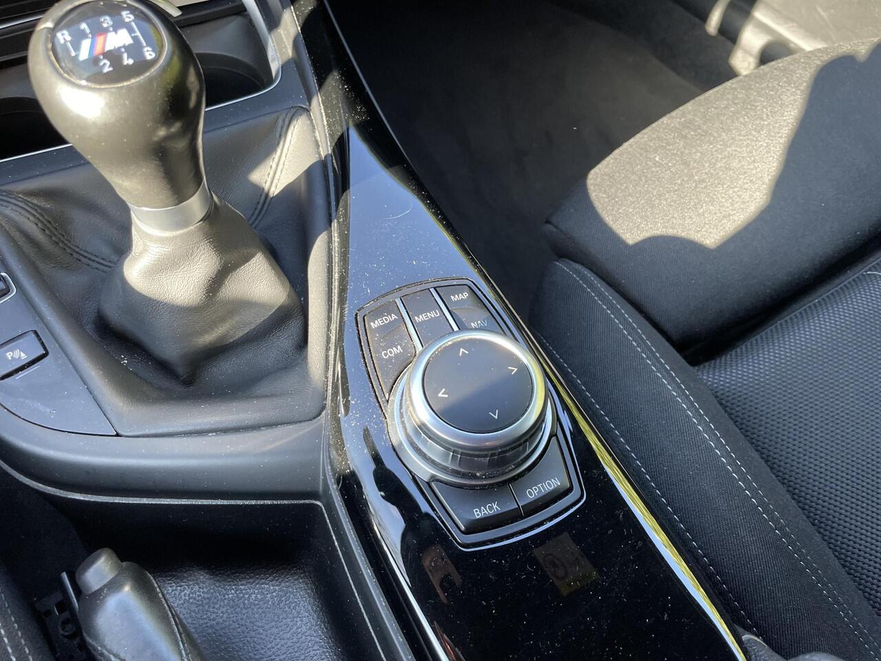 BMW 1-SERIE 116i High Executive NAVI, M PAKKET, TREKHAAK, 18" LM