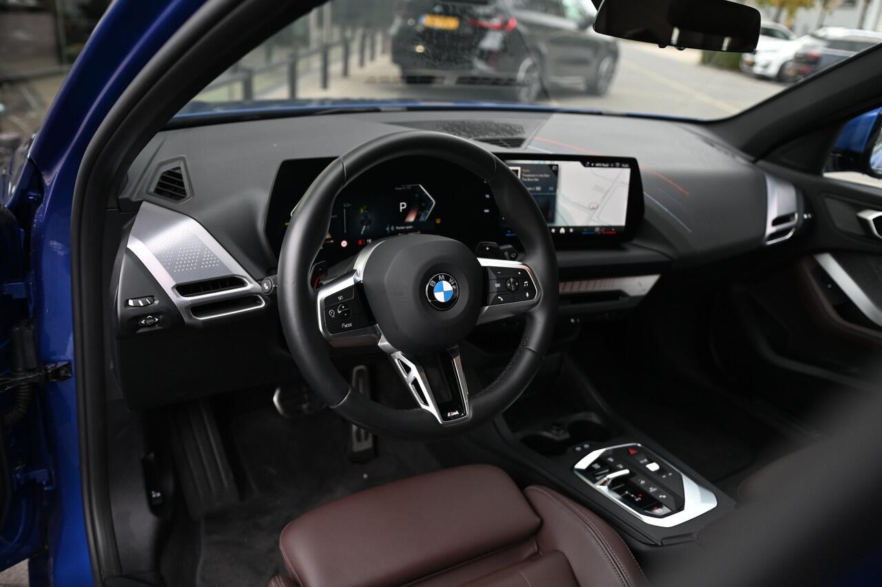 BMW 1-SERIE 120 M Sport Automaat / Sportstoelen / Achteruitrijcamera / M Adaptief onderstel / Adaptieve LED / Stoelverwarming