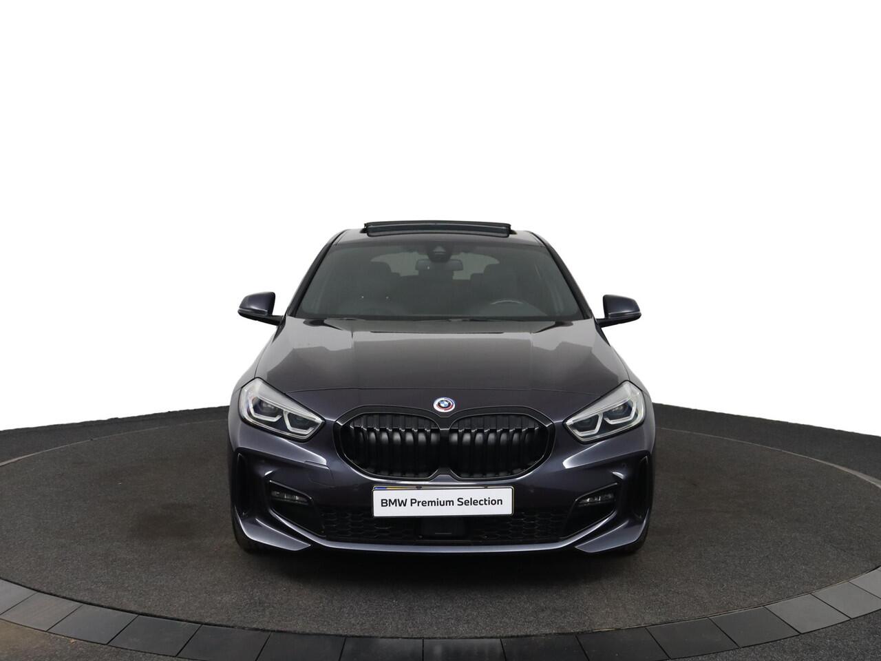 BMW 1-SERIE 118i Executive | Individual kleur | Panoramadak