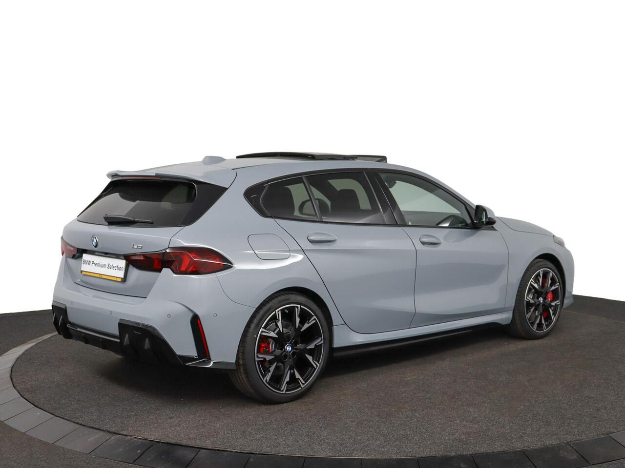 BMW 1-SERIE 120 M Sportpakket Pro | Comfort Access | Panoramadak | Harman-Kardon | M Adaptief onderstel | Adaptieve LED koplampen