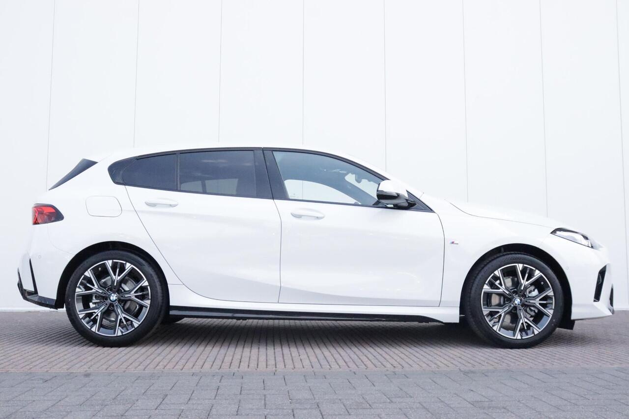 BMW 1-SERIE 120 M Sport Design Edition Stuurrwielverwarming/ Comfort Access/ Achteruitrijcamera/ panoramadak/ Sportstoelen/ Stoelverwarming/ Harman-Kardon