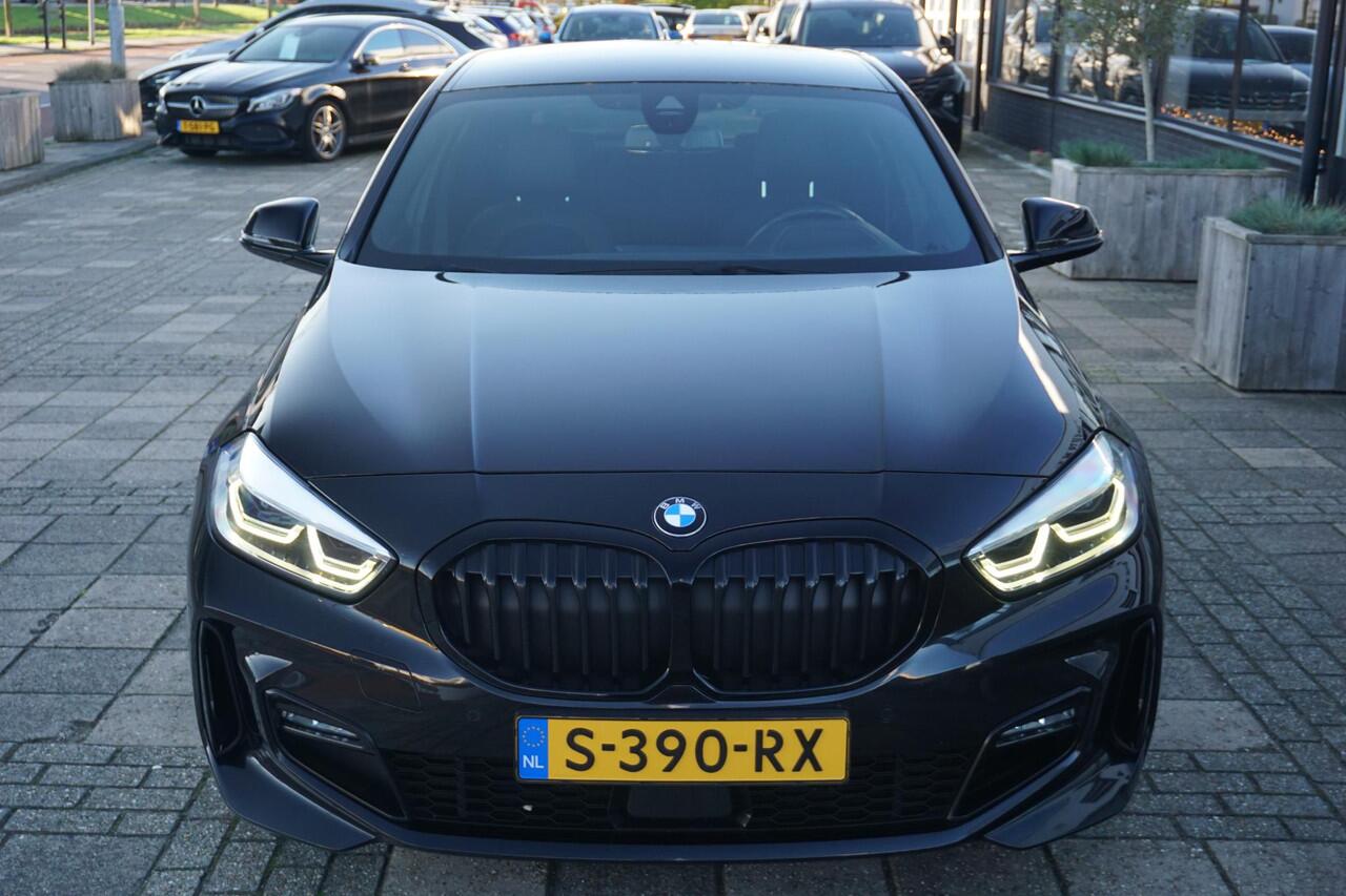 BMW 1-SERIE 118i High Executive | M Sport | Carplay | HIFI