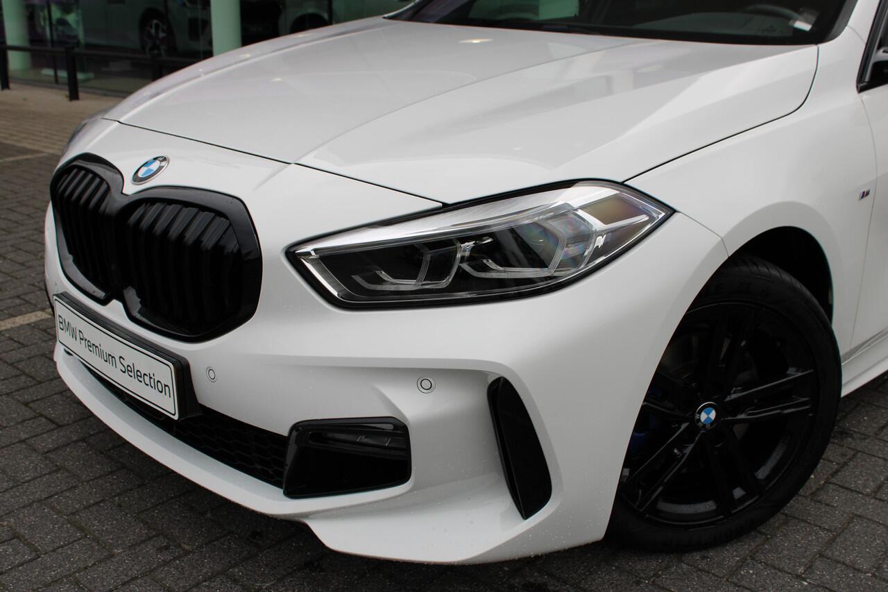 BMW 1-SERIE 118i M Sport Automaat / Sportstoelen / LED / M Sportonderstel / Live Cockpit Professional / Cruise Control / PDC
