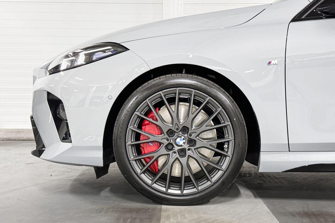 BMW 1-SERIE 120 | M-Sport Pro | Premium Pack | Driving Assistant | Harman/Kardon | Panoramadak | Comfort Access | Selections