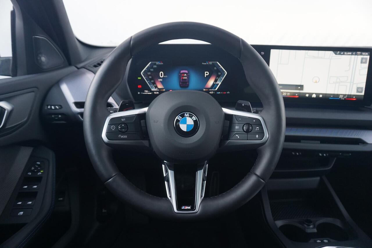 BMW 1-SERIE 5-deurs 120 M Sportpakket Pro 19'' / Panoramadak / Harman Kardon / Driving Assistant Plus / Trekhaak
