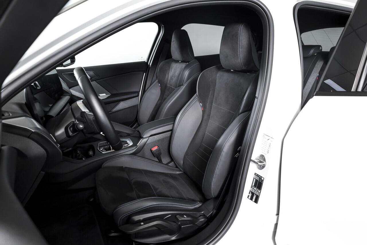 BMW 1-SERIE 120 M Sport | Dig. Cockpit | Adapt. Cruise | Harman/Kardon | Stoelverw. | PDC | Camera | NAV + App. Connect | ECC | DAB | LM 18" | 9351