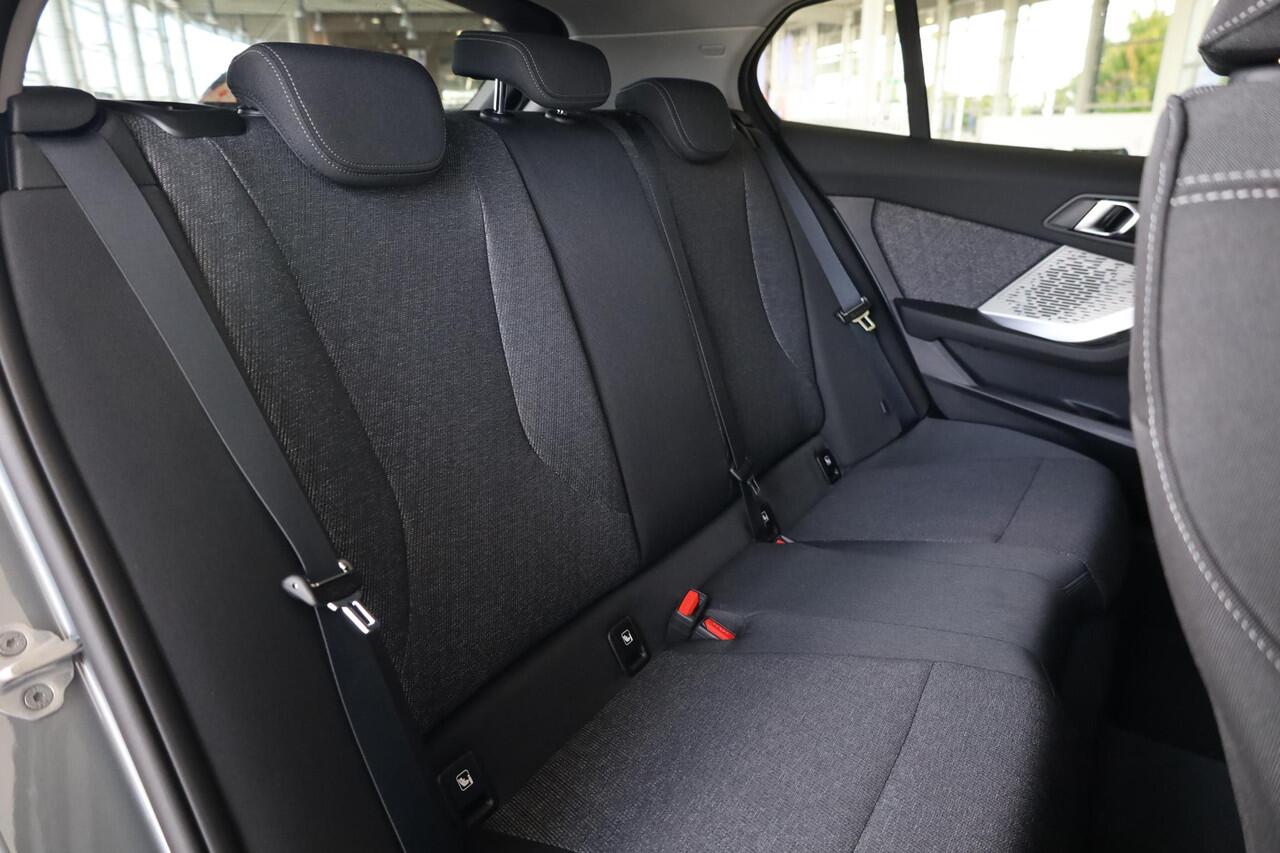 BMW 1-SERIE 120 M Sport Design Edition | Premium Pack | Stoelverwarming