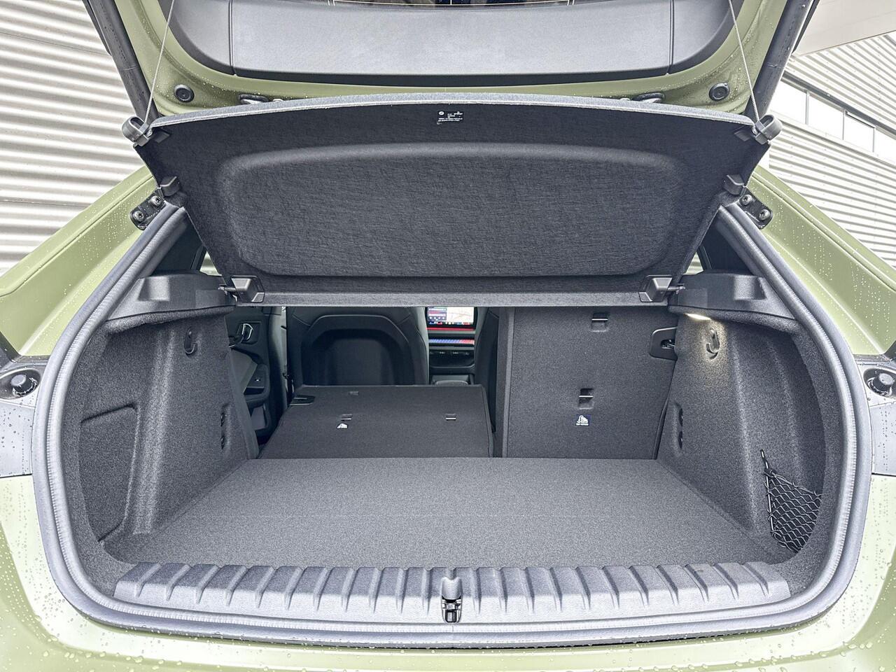 BMW 1-SERIE 120 M Sportpakket Pro / Innovation Pack / Harman Kardon / Glazen panoramadak / Stuur verwarmd