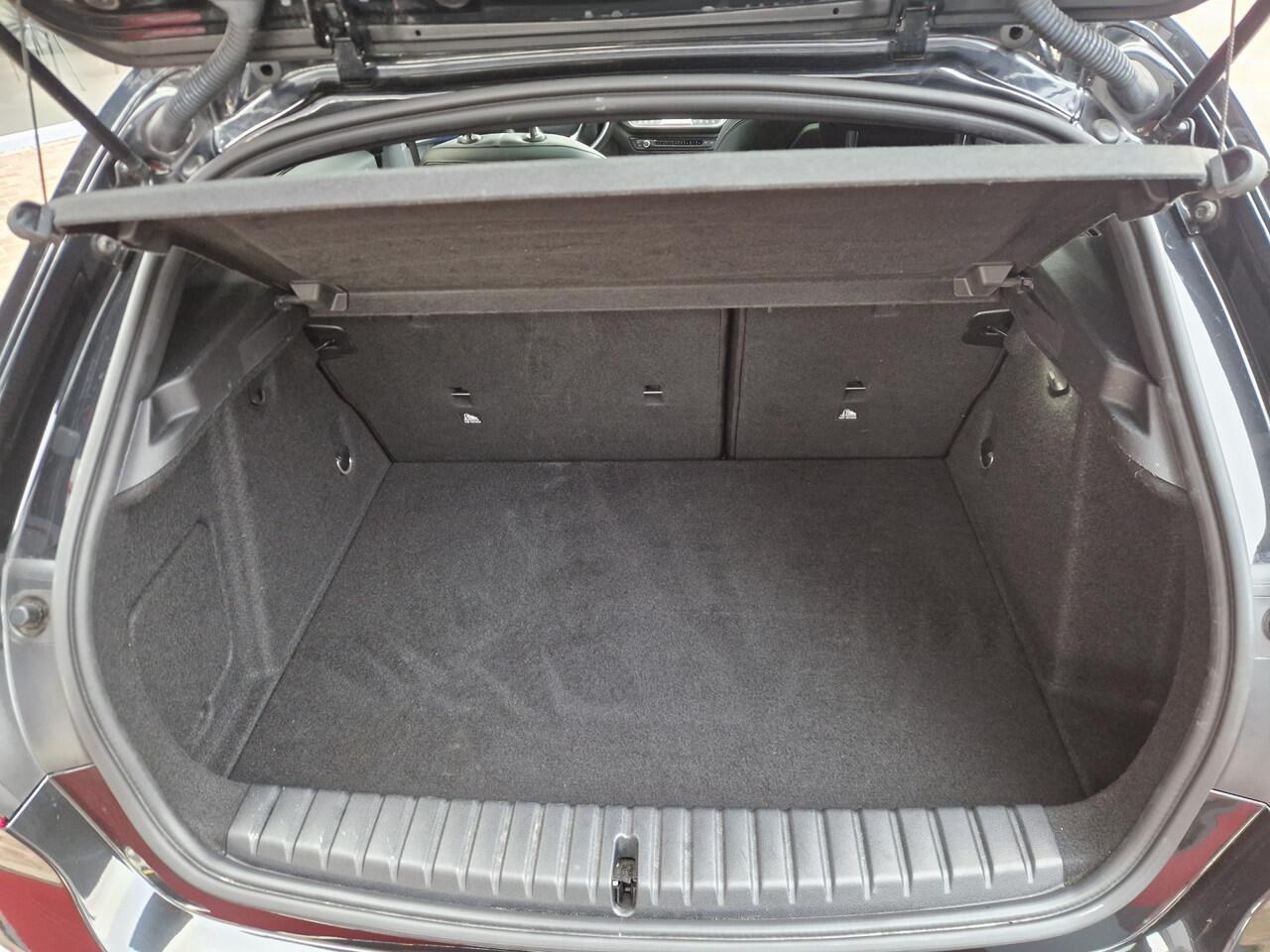 BMW 1-SERIE 118i High Executive Edition 12 MND BOVAG GAR | ECC | PANO | CARPLAY | STOELVERW. | CRUISE | CAMERA | LEER |