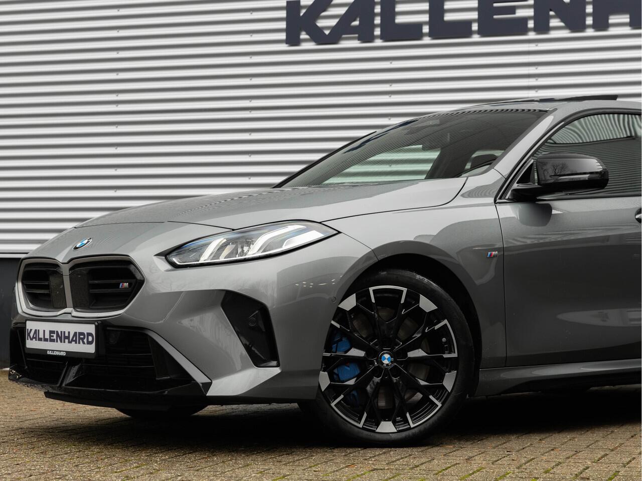 BMW 1-SERIE M135 xDrive - Pano - Driving Ass - Harman Kardon - Camera