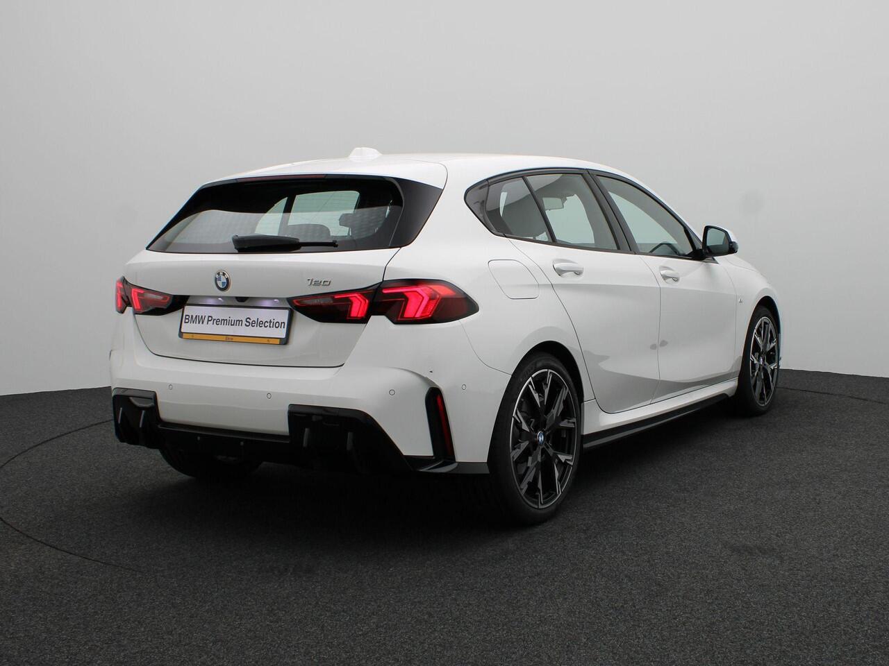 BMW 1-SERIE 120 M Sportpakket | Trekhaak | Adaptief M-onderstel | Elek. Sportstoelen | Parkeerhulpsysteem Plus |19"