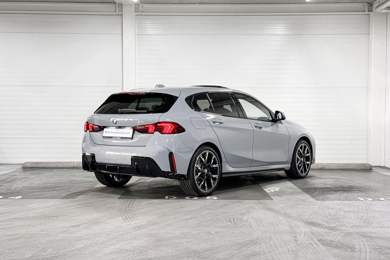 BMW 1-SERIE 120 | M-Sport | Premium Pack | Driving Assistant | Harman/Kardon | Panoramadak | Comfort Access | Selections