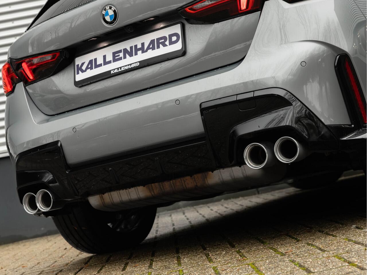 BMW 1-SERIE M135 xDrive - Pano - Driving Ass - Harman Kardon - Camera