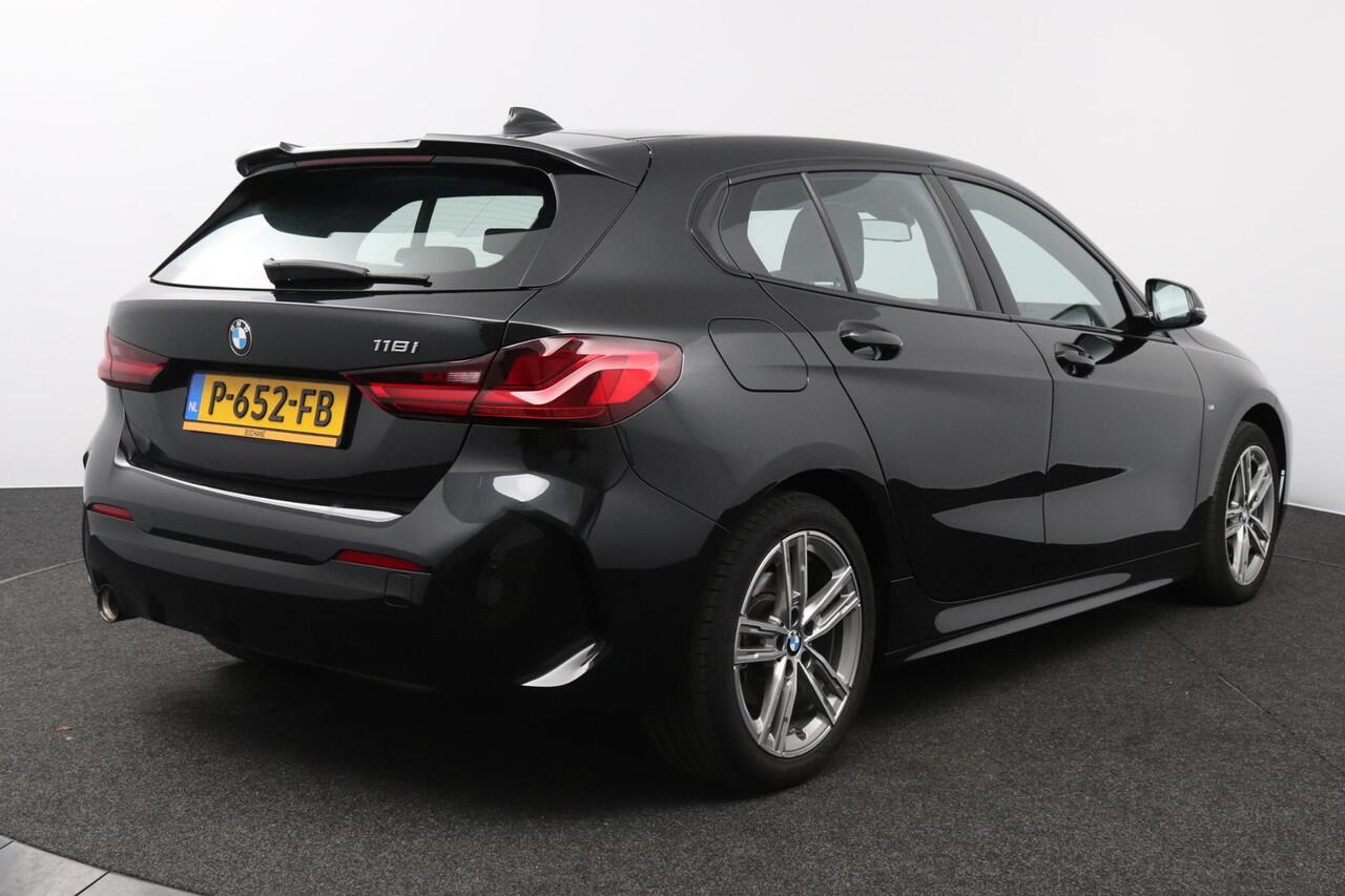 BMW 1-SERIE 118i M-sport | Sfeerverlichting | Sportstoelen | Sportline