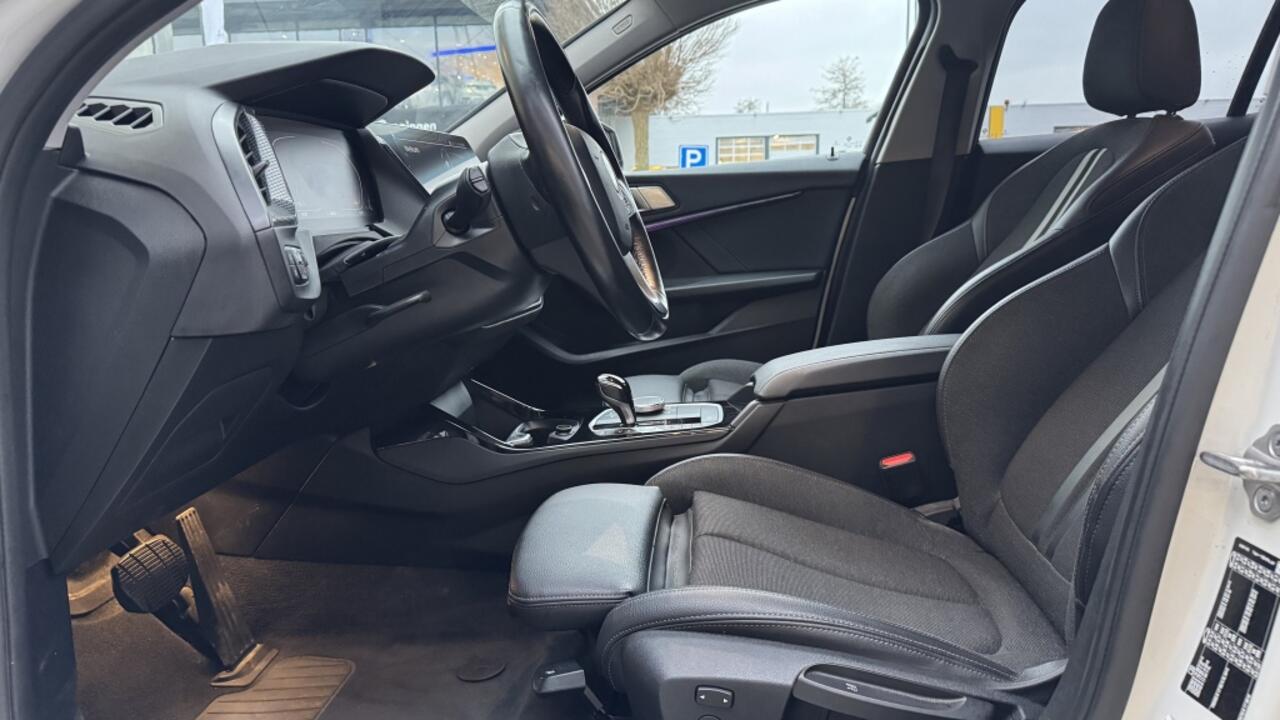 BMW 1-SERIE 118 Sportline Ed | Navi | Apple Carplay | Stoelverwarming