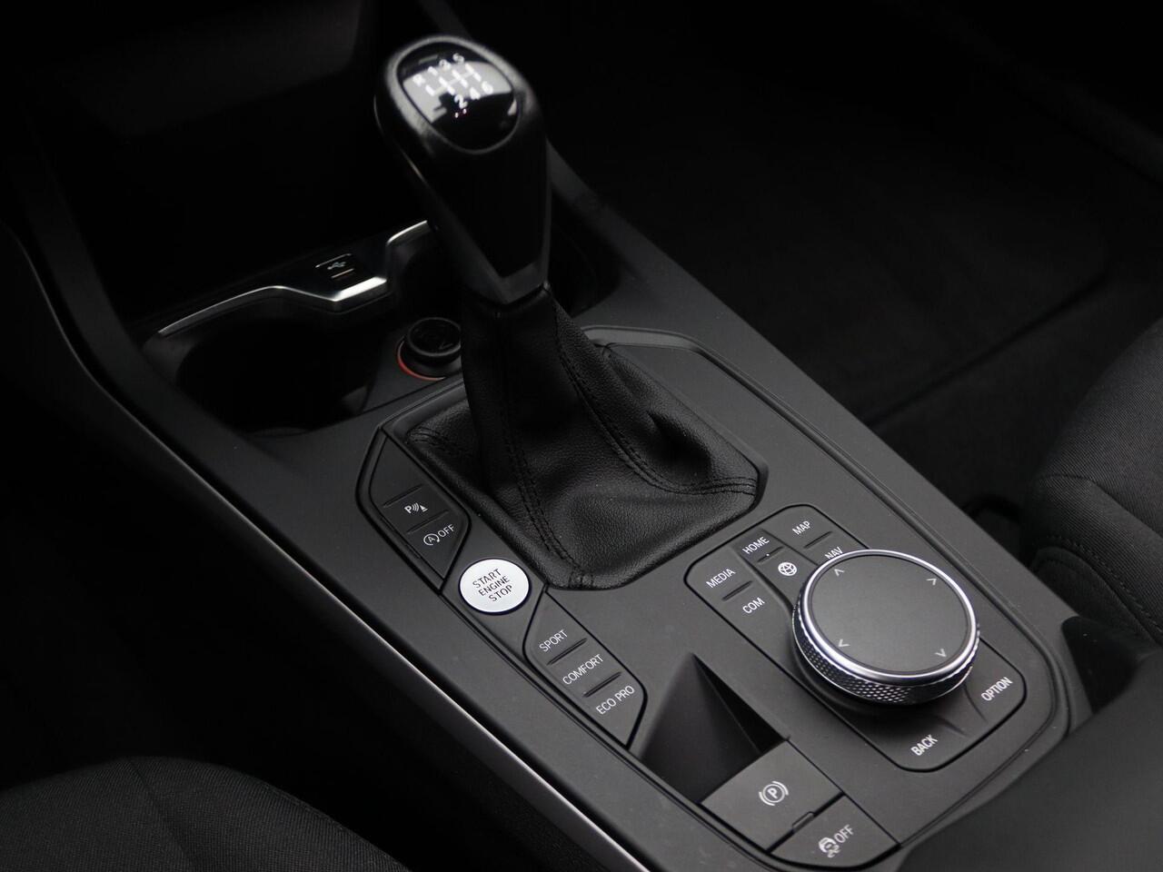 BMW 1-SERIE 5-deurs 118i Executive Edition | PDC | 16"