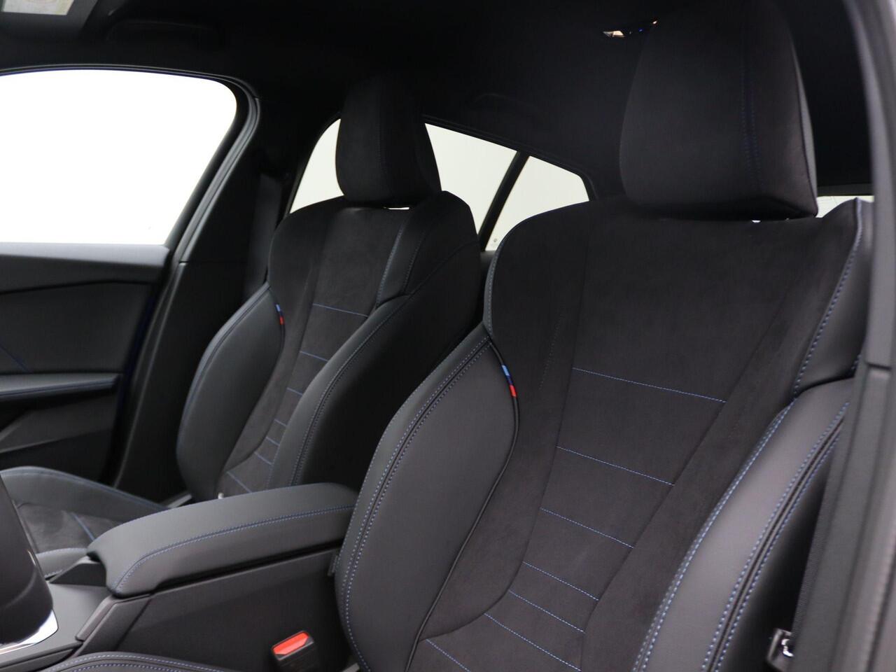 BMW 1-SERIE 120 M Sportpakket Pro | Premium Pack | Stuurwielrand Verwarmd | Achteruitrijcamera | Driving Assistant | 18''