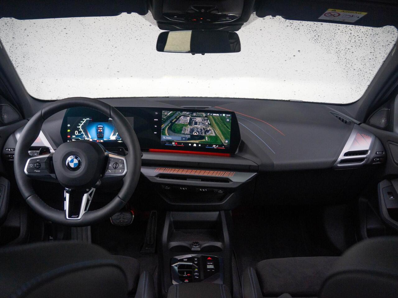BMW 1-SERIE 120 | M Sportpakket Pro | Premium Pack | Harman-Kardon | Verwarmd Stuurwiel | Comfort Access | Achteruitrijcamera | Panoramadak | Stoelverwarming | 18''