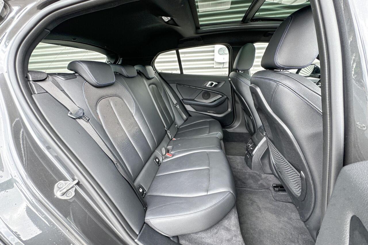 BMW 1-SERIE 118i High Executive / M Sport / Glazen panoramadak