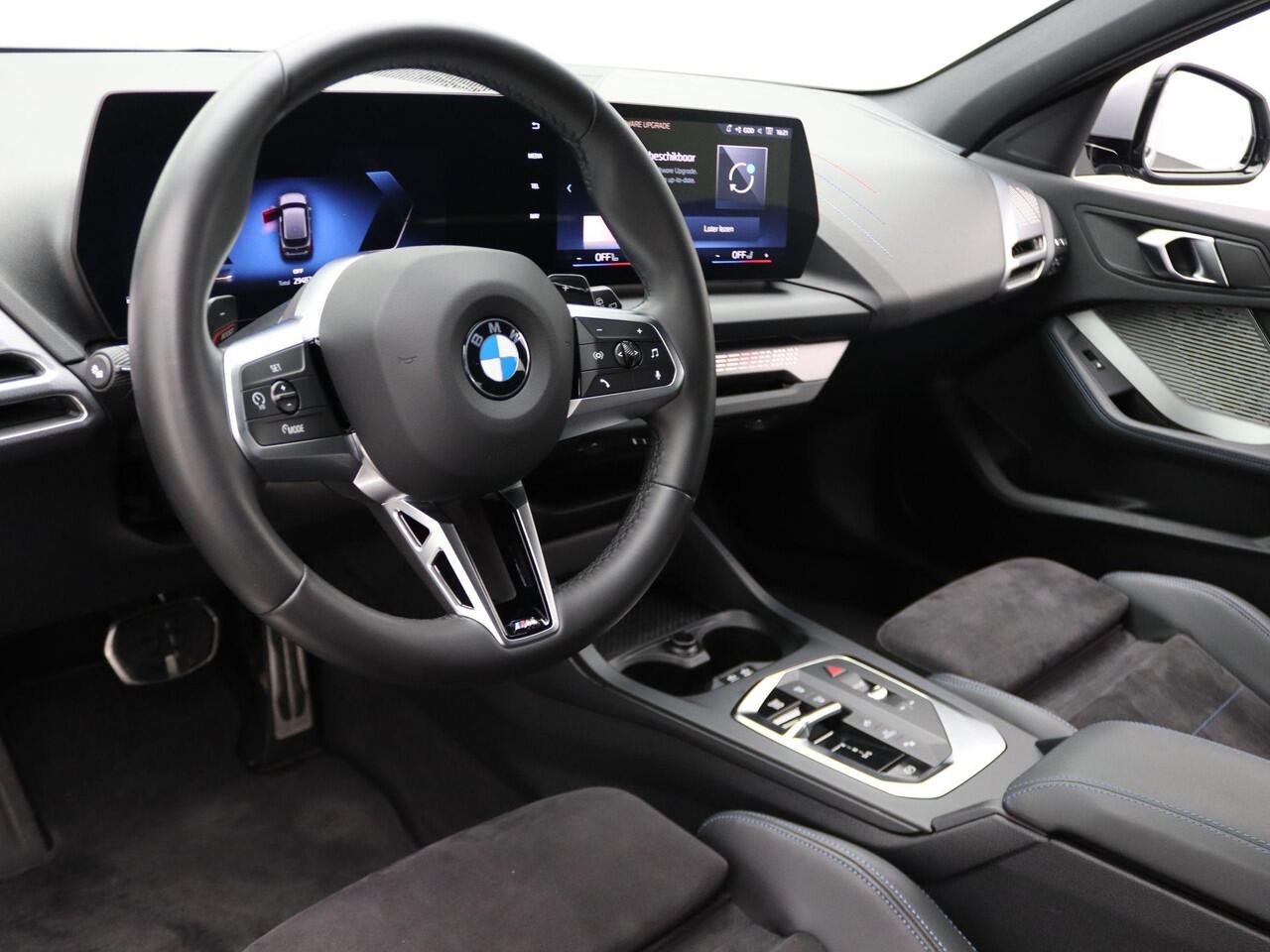 BMW 1-SERIE 120 M Sportpakket | Premium Pack | M Adaptief onderstel | Comfort Access | Driving Assistant | 19''