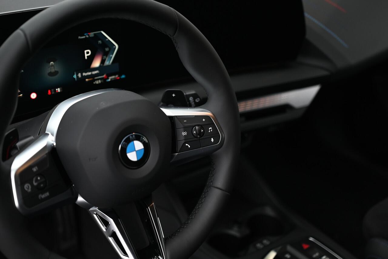 BMW 1-SERIE 120 M Sport Automaat / Sportstoelen / Achteruitrijcamera / M Adaptief onderstel / Parking Assistant / Stoelverwarming