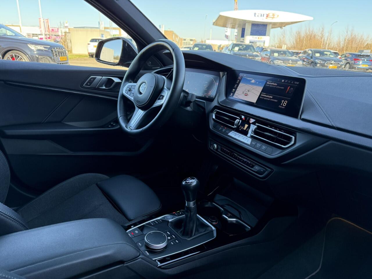 BMW 1-SERIE 118d Executive Edition Sportline LED Panoramadak Carplay Harman-Kardon